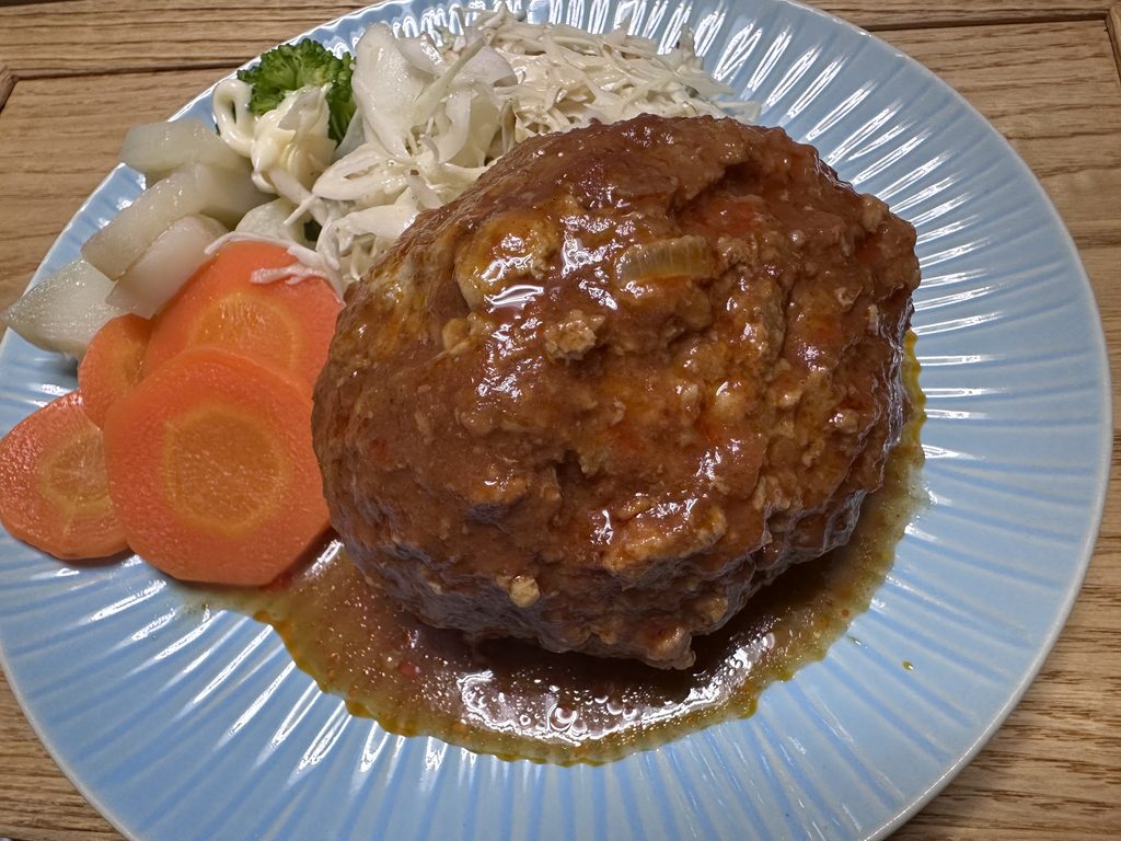 ホットクックKN-HW24Kで作った煮込みハンバーグと蒸し野菜の完成品